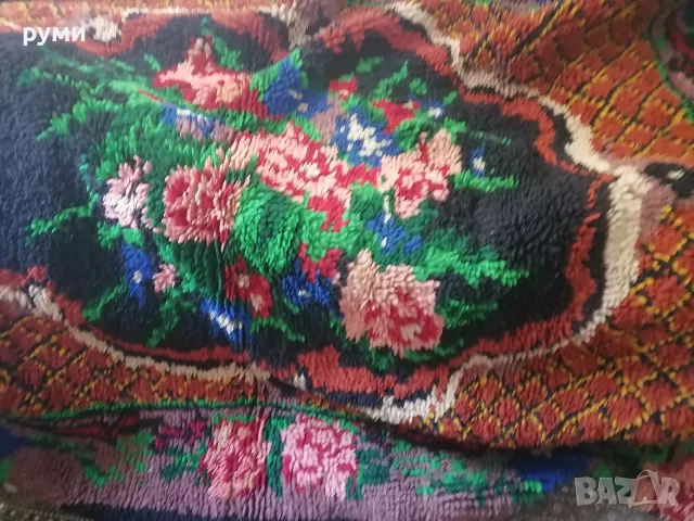 Китеник килим  ,на рози 