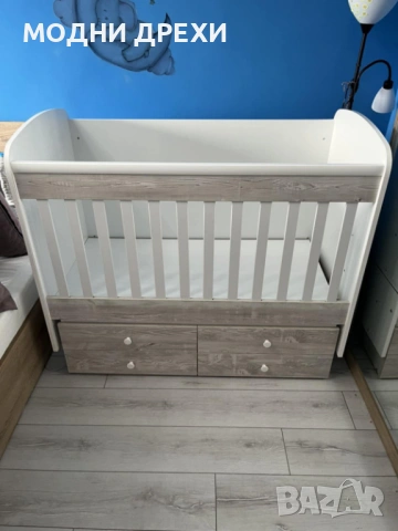 Бебешко легло с люлеещ механизъм