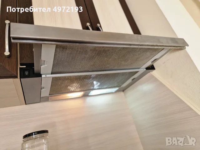 Аспиратор (изсветляваща кухненска изсветляваща вытяжка) в сребрист цвят