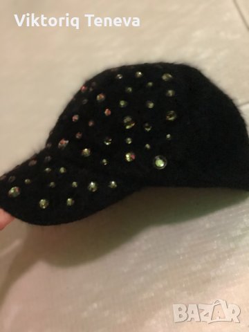 Дамска зимна шапка с камъни Dorabella