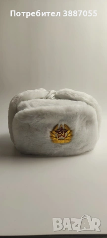 руска шапка с уши със значка