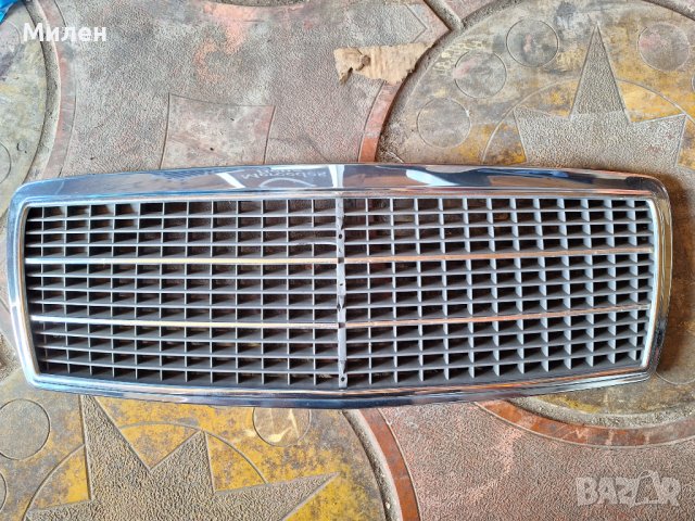 Декоративна Решетка Във Предния Капак Пред Радиатора Mercedes C-Class W202 от 1993-2001 Година , снимка 3 - Части - 42337955