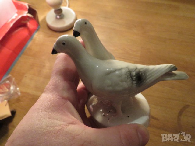 Прекрасен подарък за вашета порцеланова свадба - две влюбени красиви гълъбчета брак, снимка 3 - Други стоки за дома - 39876134