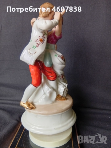 Порцеланова статуетка въртяща,музикална, снимка 3 - Статуетки - 52027225