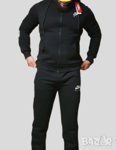 Мъжки ватиран спортен екип Nike с бродирано лого