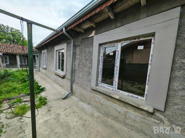 Къща в Центъра на гр.Силистра, на 100м от Дунавската градина, с нов покрив и дограма, 9 стаи, снимка 7 - Къщи - 53278324