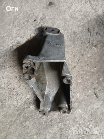 Конзола / лапа двигател за Ауди А4 и А6 , Пасат В5 4B0 199 307 L / 8D0199307L, снимка 2 - Части - 54242590