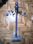 Продавам много добра Dyson V7 почистена прахосмукачка с отлична батерия и аксесоари, снимка 1