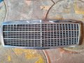 Декоративна Решетка Във Предния Капак Пред Радиатора Mercedes C-Class W202 от 1993-2001 Година , снимка 3