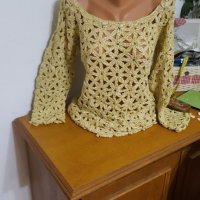 Ръчно плетен дамски пуловер, снимка 2 - Блузи с дълъг ръкав и пуловери - 30715627