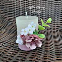 Ръчно декорирана бяла свещ с цветя , снимка 4 - Подаръци за жени - 39796027