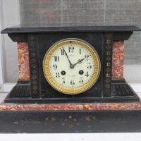 Френски настолен мраморен часовник, снимка 1 - Антикварни и старинни предмети - 44716518