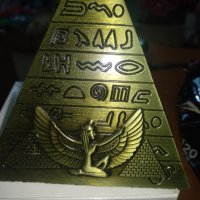 Метална пирамида с часовник, снимка 4 - Дамски - 42607700