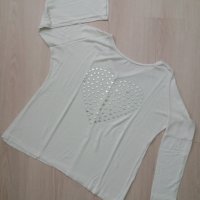 Бяла блуза със сърце от малки метални сърчица, снимка 1 - Блузи с дълъг ръкав и пуловери - 30797400
