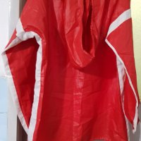 Продавам червен анурак летен с джоб и качулка, снимка 5 - Якета - 36691422