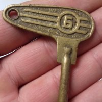 Стар ключ за мотор, снимка 3 - Антикварни и старинни предмети - 32180750