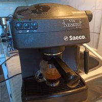 Кафе машина Саеко Виа Венето с ръкохватка с крема диск, работи отлично и прави хубаво кафе с каймак , снимка 1 - Кафемашини - 36788795