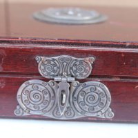 Дървена кутия за бижута със сребърен обков, снимка 2 - Антикварни и старинни предмети - 42234502