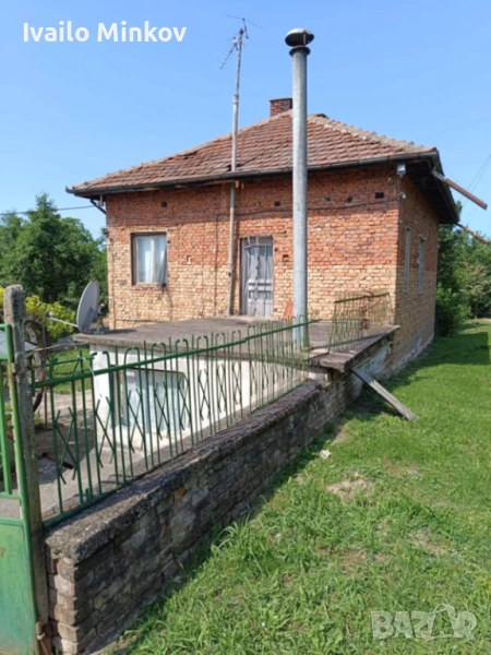 Къща под наем с двор, градина и постройки – с. Ковачица, 750 лв., снимка 1
