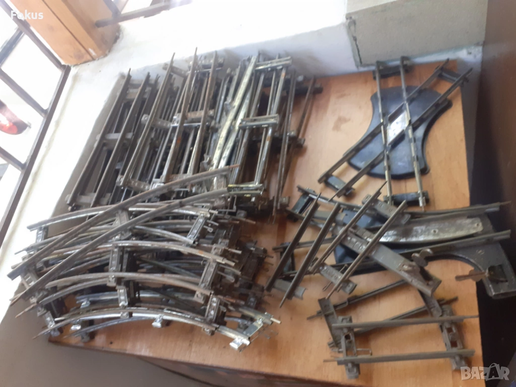 Лот части влакче конструктор метални релси писта- стара игра, снимка 1