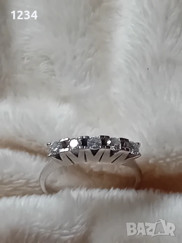 Ефектен златен пръстен с диаманти 0,32 к.