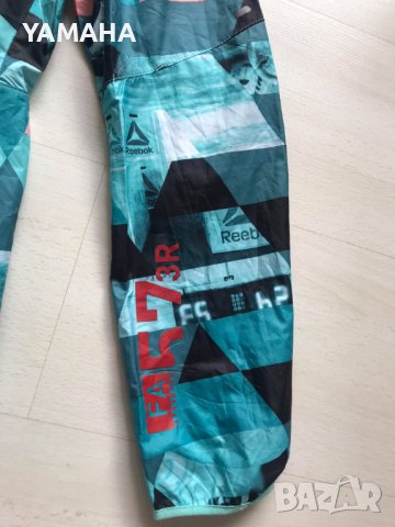 Reebok  Дамска Ветровка  М, снимка 5 - Спортни екипи - 42024955