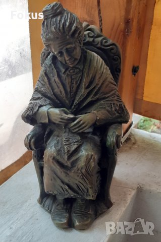 Статуетка фигура на възрастна китайка - материал камък паста