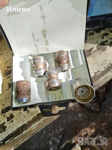 Секретни гайки за KIA и hyundai, снимка 2 - Аксесоари и консумативи - 56111545