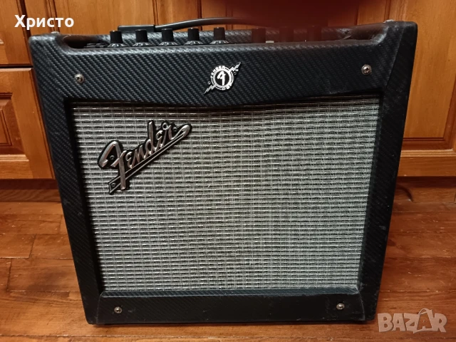 Китарно кубе уредба Fender Mustang 1