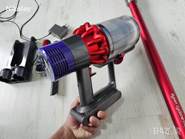 Dyson V10 - пълен комплект, снимка 4 - Прахосмукачки - 54365478