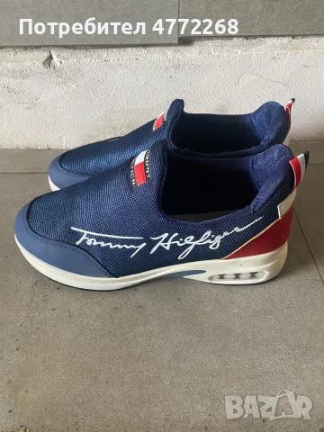 Продавам обувки Tommy hilficn