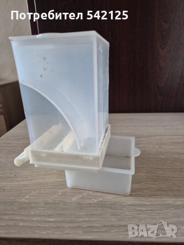 Хранилка за птички в кледка