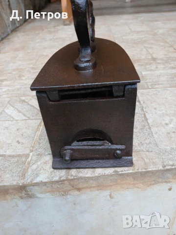 Стара ютия на жар, снимка 4 - Антикварни и старинни предмети - 50568546