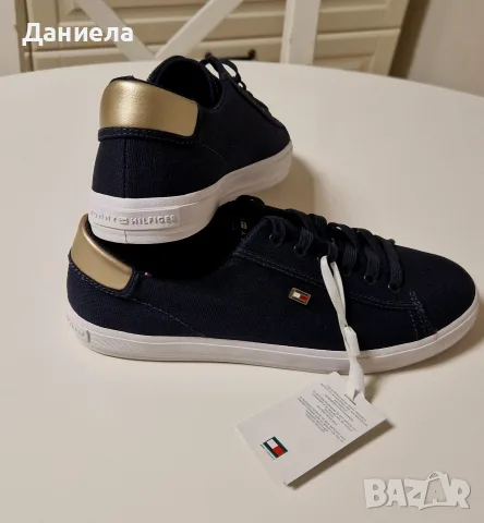Нови дамски кецове Tommy Hilfiger, размер 40