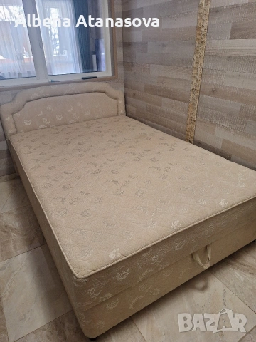 Продавам Спалня тапицирана и нощни щкафчета