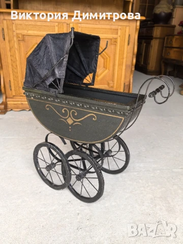 Антикварна количка за кукли