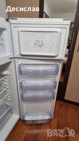 Хладилник с камера CROWN, снимка 5 - Хладилници - 52586658