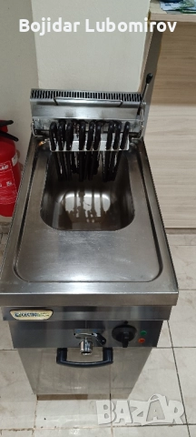 трифазен фритюрник +база 2бр, снимка 2 - Фритюрници - 52578961