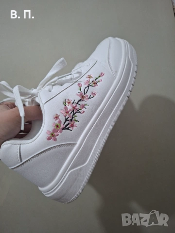 Чисто нови дамски кецове 