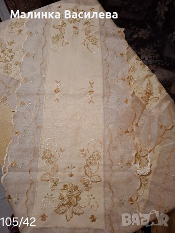 Бродирана покривка , снимка 2 - Гоблени - 52917830