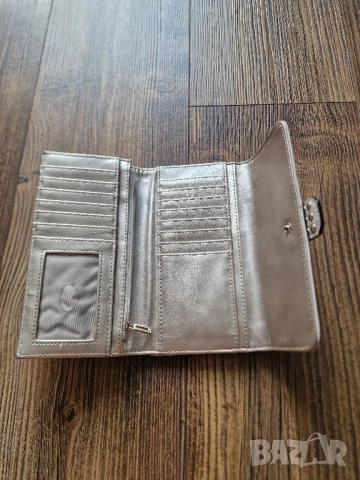 Страхотно дамско портмоне GUESS , снимка 4 - Портфейли, портмонета - 51256806