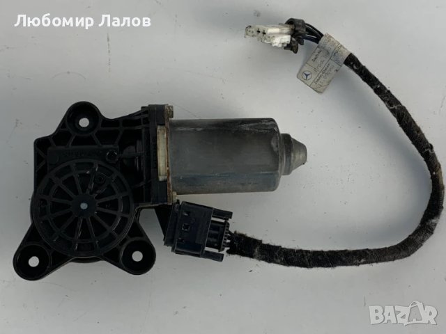 Предно дясно моторче стъклоповдигащ механизъм Mercedes-Benz W203 A2208204542, снимка 4 - Части - 50824285