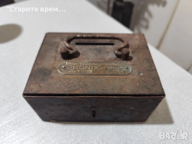 Стара Метална Касичка Отворена 