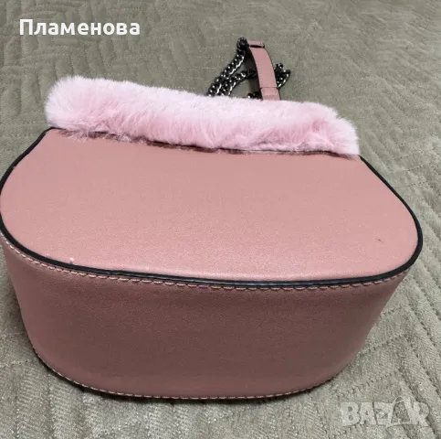 Дамска розова чанта с пух, снимка 3 - Чанти - 48960053