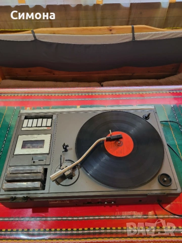 Ретро грамофон с касетофон – винтидж аудио система