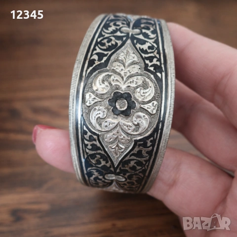 Руска старинна сребърна гривна с ниело