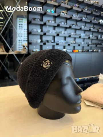 Loewe дамски зимни шапки Различни цветове , снимка 3 - Шапки - 48949874