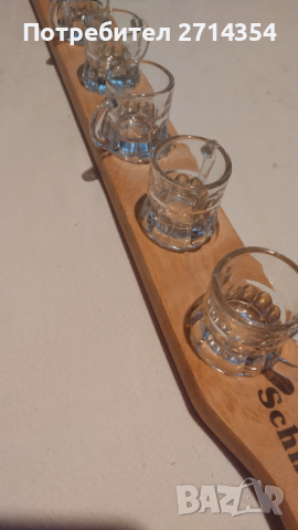 Дървена поставка с чаши 