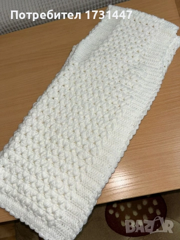 Продавам плетен елек на една кука