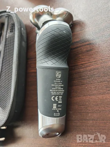 висок клас мъжка електрическа самобръсначка Philips S9000 Prestige (модел SP9820 с технология SkinIQ, снимка 9 - Електрически самобръсначки - 56057310